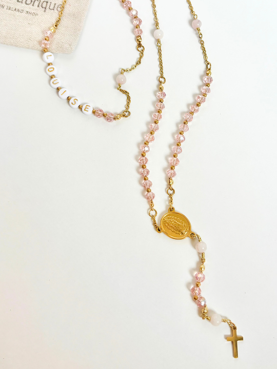Chapelet avec perles de verre rose pastel et quartz rose, personnalisable avec prénom